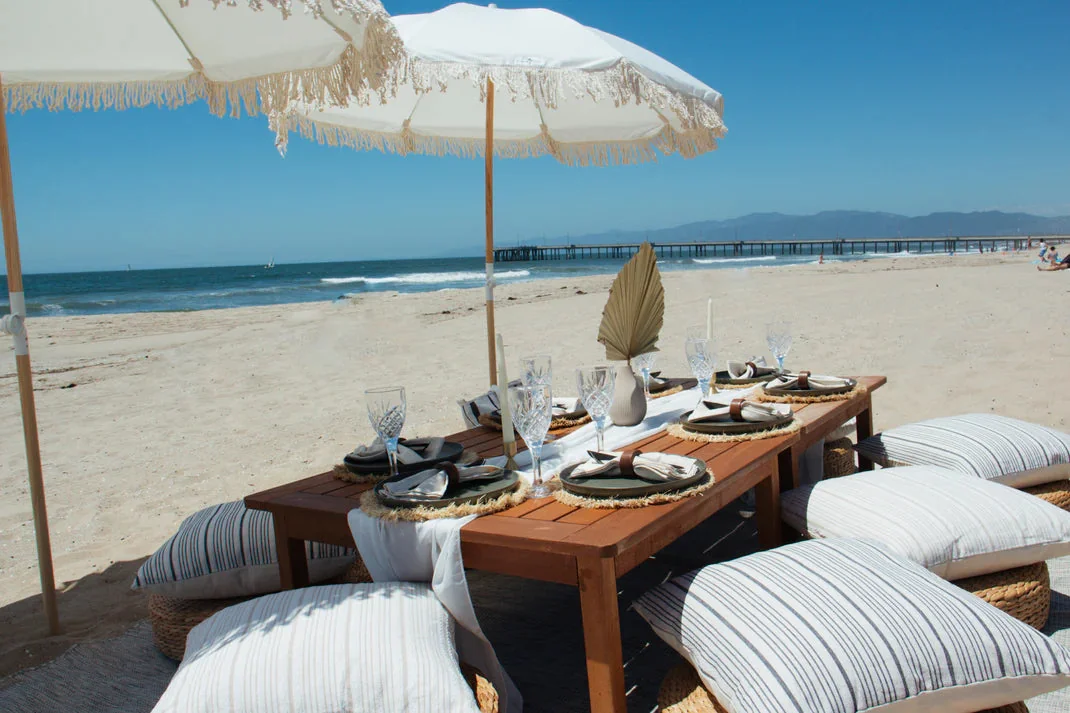 The Outing for 8 &mdash; styled beach dining for eight